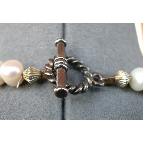 Black Agate & Freshwater Pearl Beaded Necklace With Oval Pendant & Toggle Clasp - Picture 4 of 4